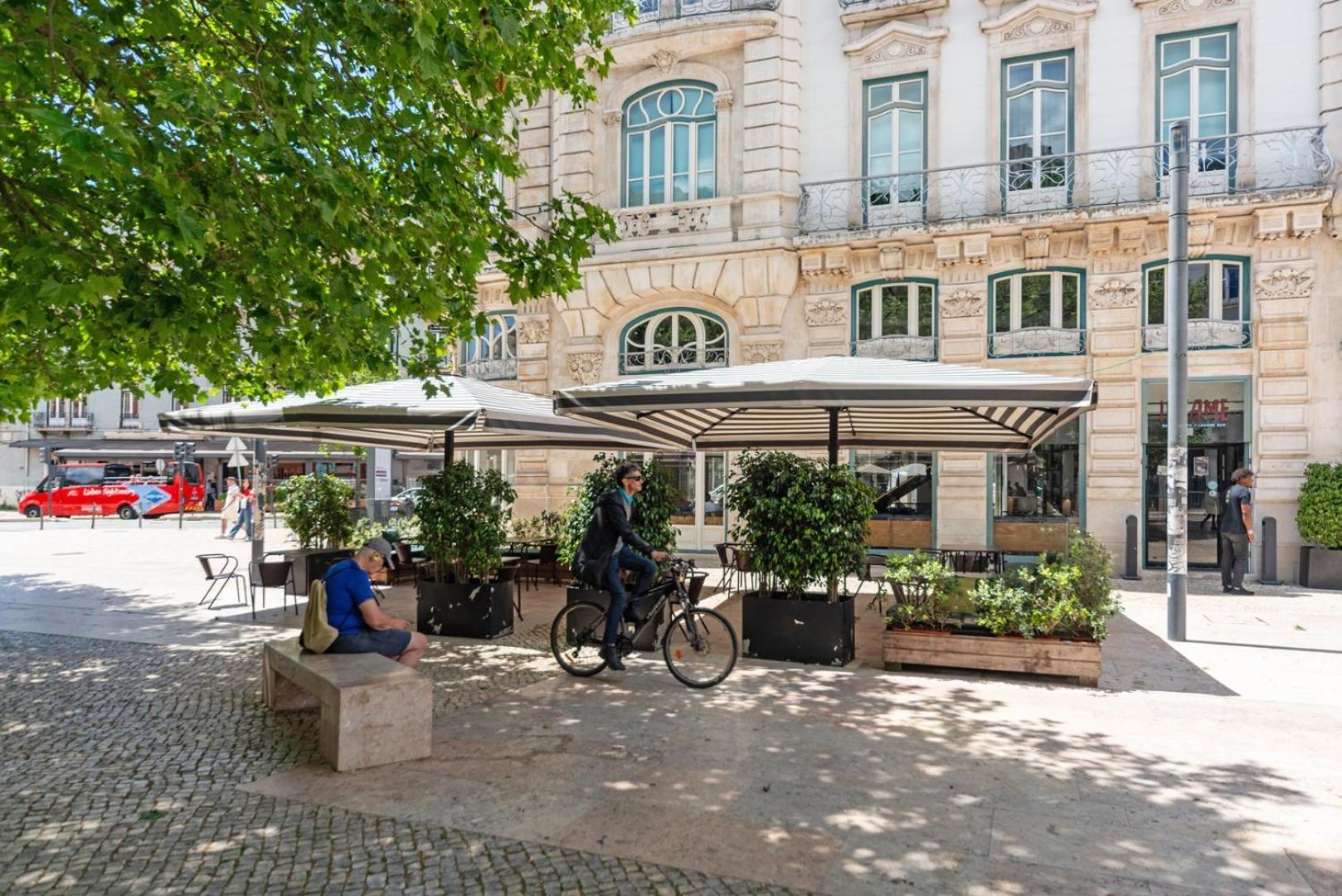 With A Cozy Private Terrace Specially At Night Apartment Lisbon