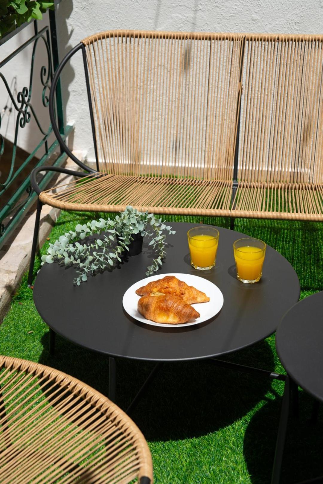 With A Cozy Private Terrace Specially At Night * Lisbon