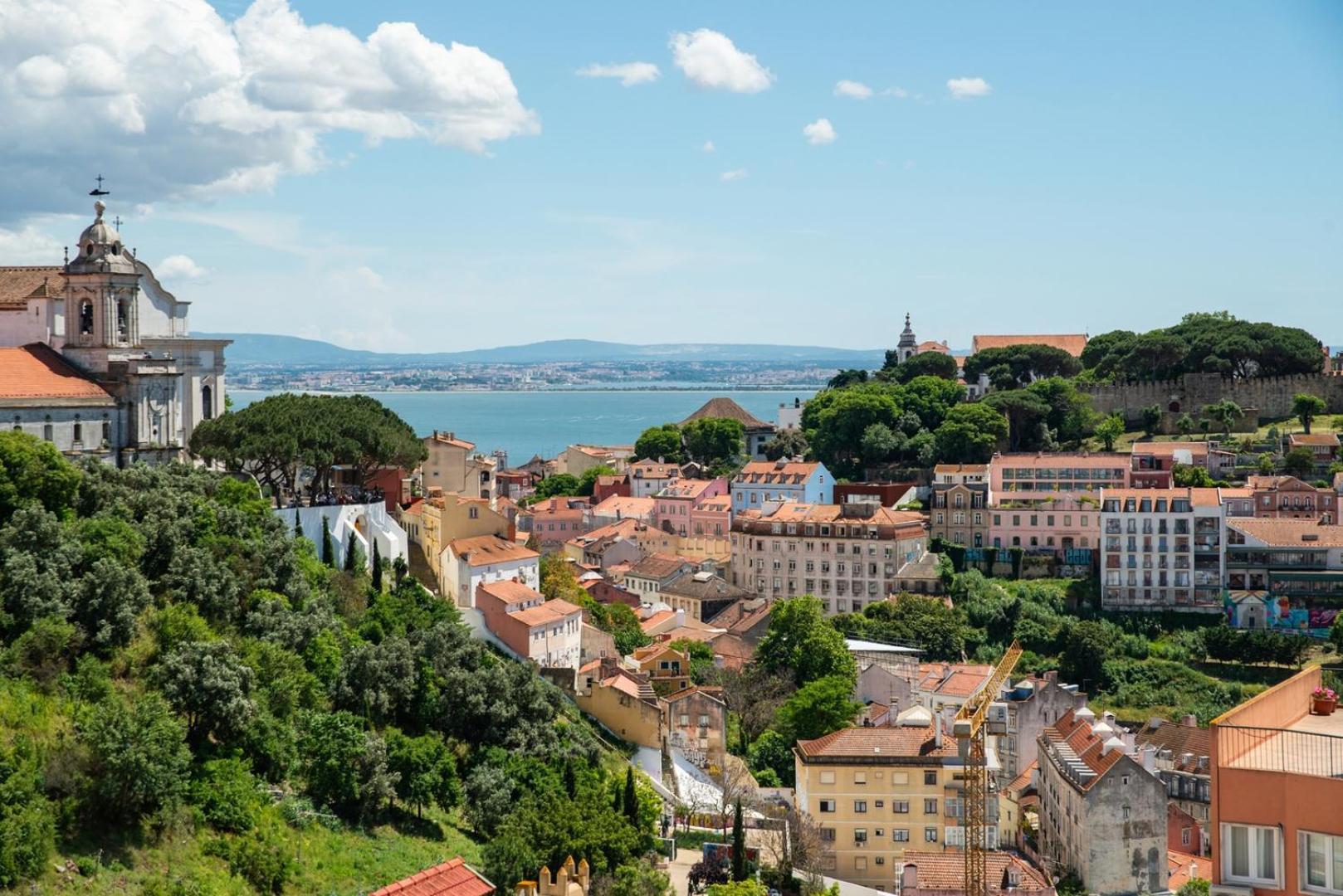 With A Cozy Private Terrace Specially At Night Apartment Lisbon