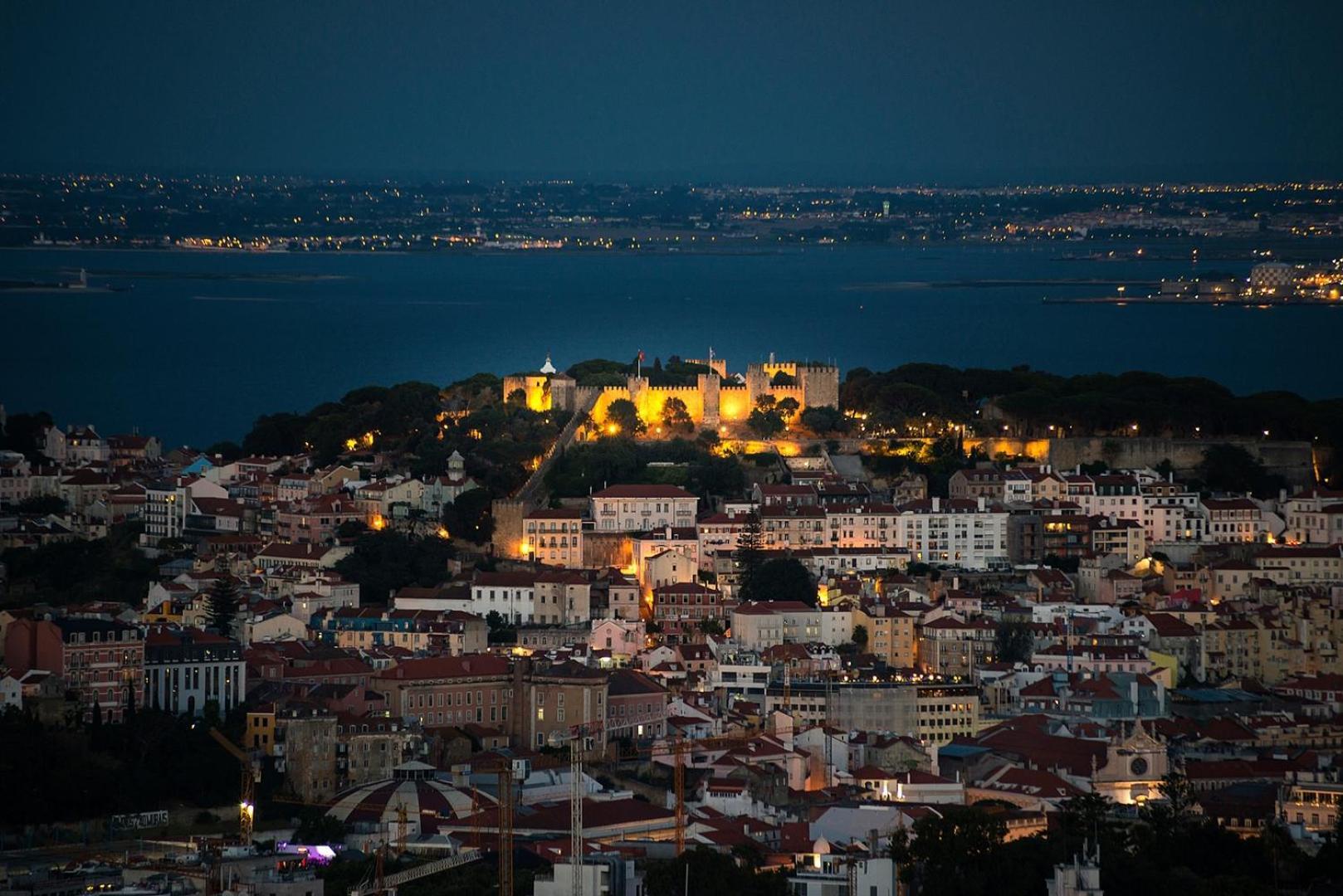 Apartment With A Cozy Private Terrace Specially At Night Lisbon